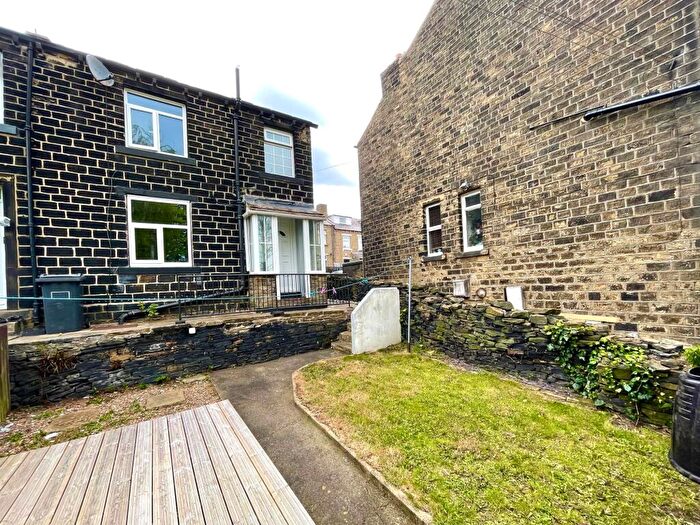 1 Bedroom End Of Terrace House For Sale In Longwood Road, Huddersfield, HD3