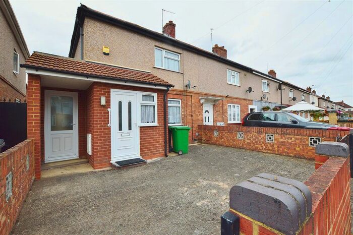 3 Bedroom End Of Terrace House To Rent In Granville Avenue, Slough, SL2