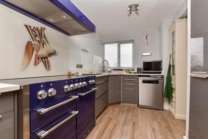 2 Bedroom End Of Terrace House For Sale In Lindbergh Road, Wallington, Surrey, SM6