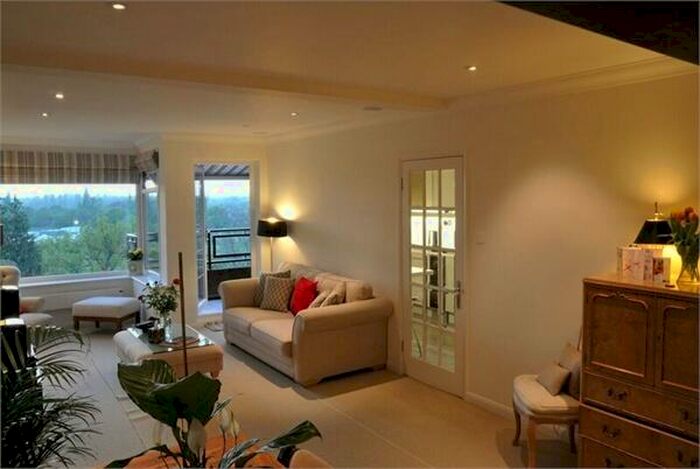 2 Bedroom Apartment To Rent In Oakhill Gardens, Oatlands Drive, Weybridge, Surrey, KT13