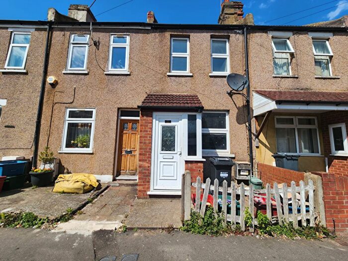 5 Bedroom Terraced House To Rent In Myrtle Road, Hounslow, TW3