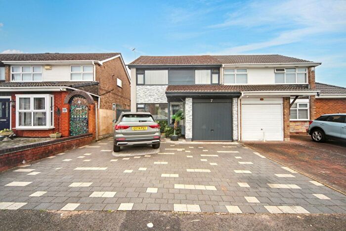3 Bedroom Semi-Detached House For Sale In Ribbesford Road, Wigan, WN3