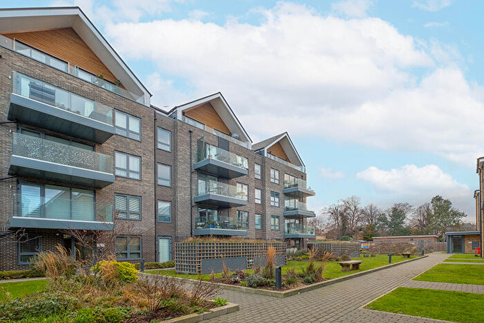 1 Bedroom Flat For Sale In Antoinette Close, Kingston Upon Thames, KT1