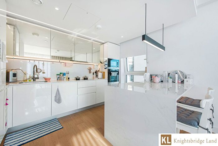 2 Bedroom Flat To Rent In Lincoln Apartments, Fountain Park Way, London, W12