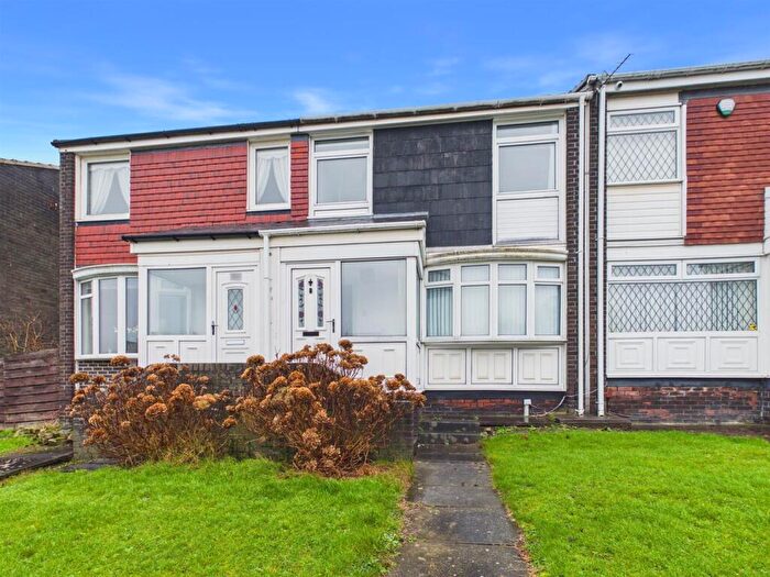 3 Bedroom Terraced House For Sale In Kilburn Green, Gateshead, NE9