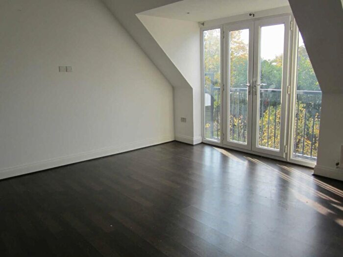 2 Bedroom Flat To Rent In Plaistow Lane Bromley, BR1