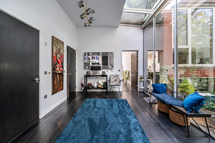5 Bedroom House For Sale In Ebury Mews, London, N5