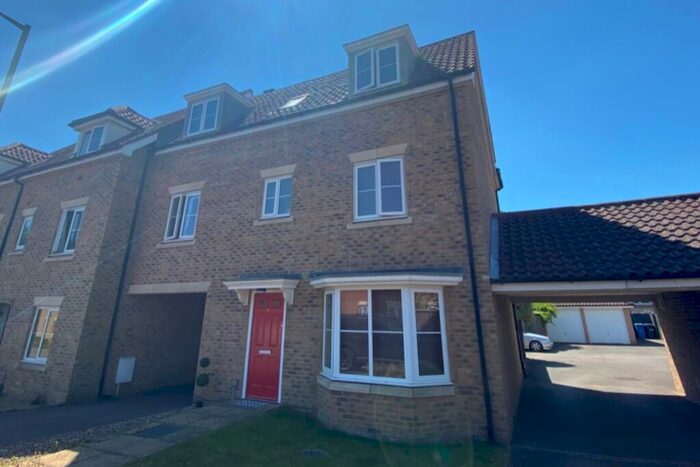 4 Bedroom Semi-Detached House To Rent In Mildenhall, Suffolk, IP28