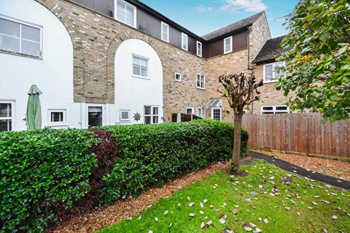 2 Bedroom Flat For Sale In River Terrace, St. Neots, PE19