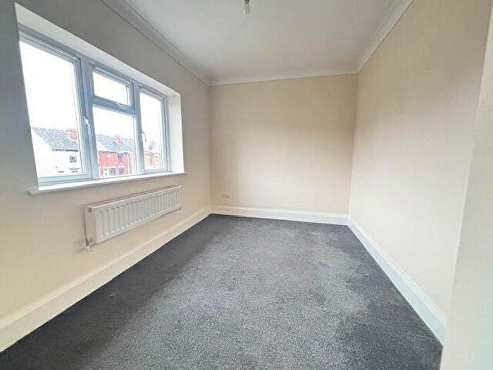 5 Bedroom Semi-Detached House To Rent In Victoria Road, Kirkby In Ashfield, NG17