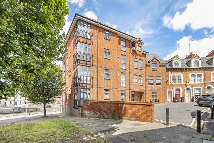 2 Bedroom Apartment To Rent In Tanfields, Vachel Road, Reading, RG1
