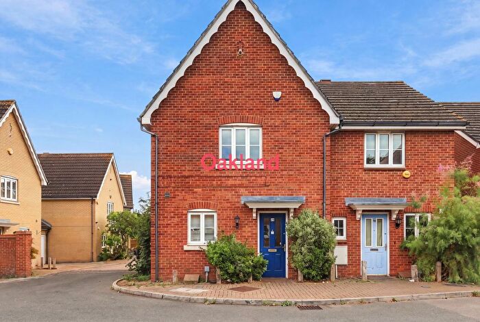 3 Bedroom Semi-Detached House For Sale In Buntingbridge Road, Ilford, IG2