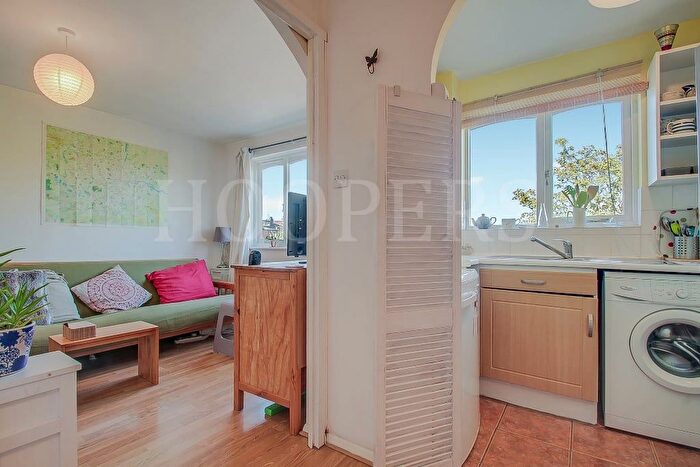 1 Bedroom Flat For Sale In Cornmow Drive, London, NW10