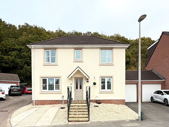 3 Bedroom Detached House For Sale In Heol Y Deri, Cwmbach, Aberdare, CF44
