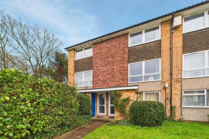 2 Bedroom Apartment For Sale In Bath Road, Reading, Berkshire, RG1
