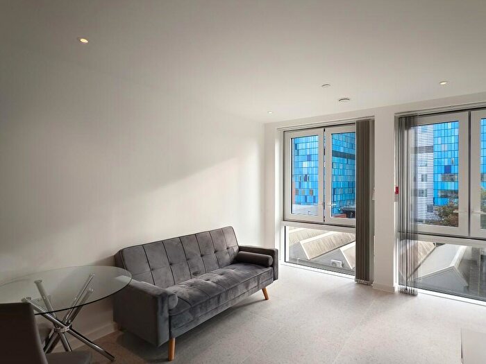 Studio To Rent In Cendal Crescent, London, E1