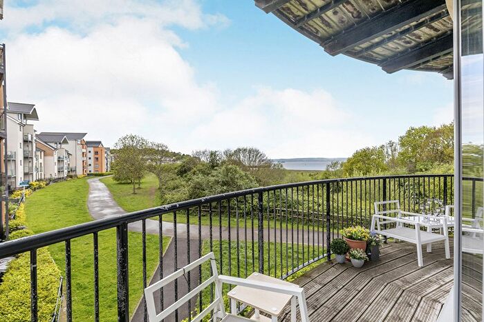 2 Bedroom Flat For Sale In Wren Gardens, Bristol, Avon, BS20