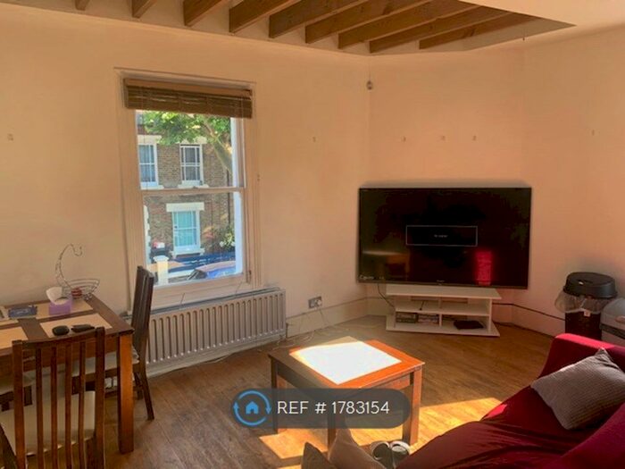 3 Bedroom Flat To Rent In Eversleigh Road, London, SW11