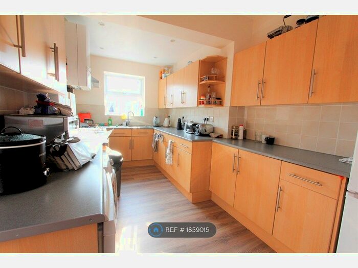 5 Bedroom Terraced House To Rent In Wokingham Road, Reading, RG6