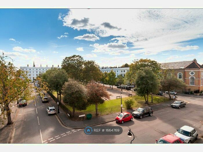 1 Bedroom Flat To Rent In Grafton Square, London, SW4