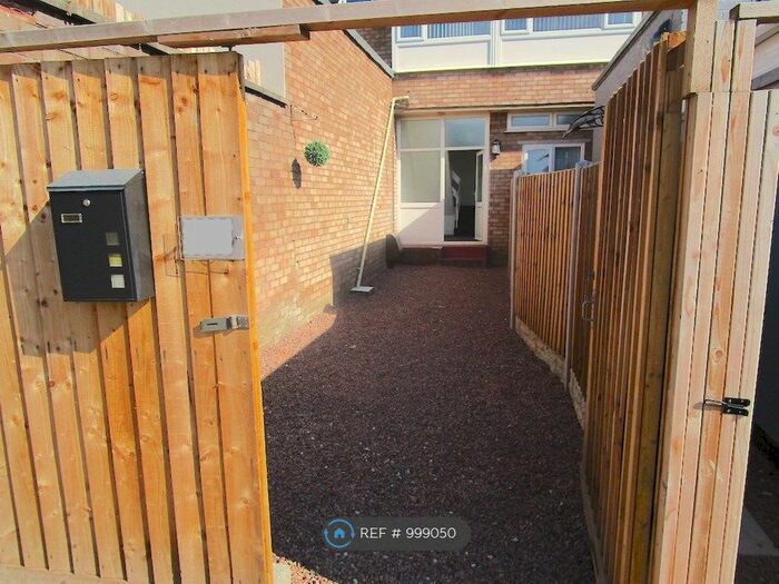 3 Bedroom Flat To Rent In Sandringham Road, Stourbridge DY8