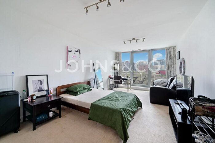 2 Bedroom Apartment For Sale In Switch House, Blackwall Way, E14