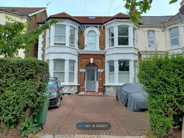 2 Bedroom Flat To Rent In Fairlop Road, London, E11