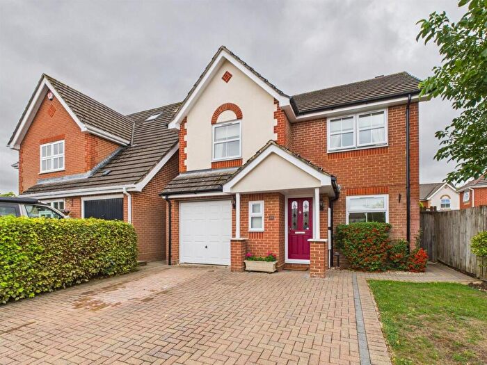 4 Bedroom Detached House For Sale In Chatsworth Green, Hatch Warren, Basingstoke, RG22