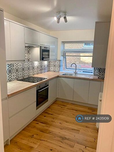 2 Bedroom Flat To Rent In Wych End, Beckenham, BR3