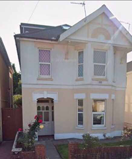 4 Bedroom Maisonette To Rent In Queen Mary Avenue, Bournemouth, BH9