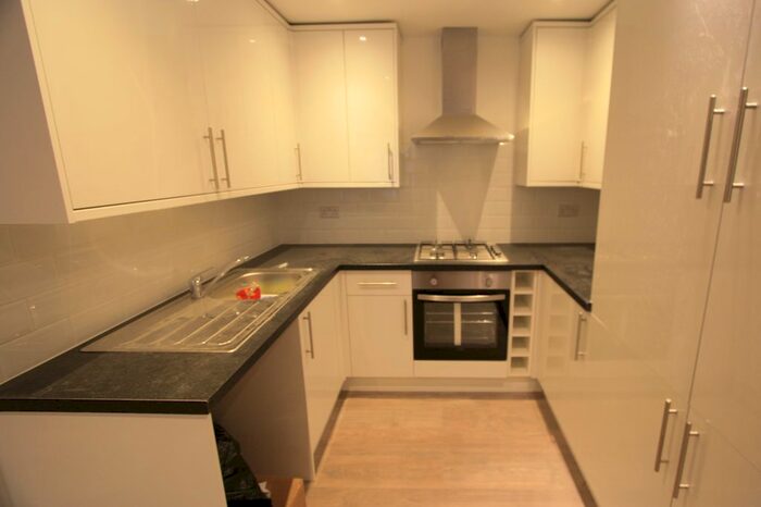 3 Bedroom Flat To Rent In The Broadway, Wimbledon, SW19
