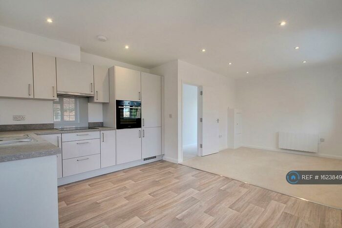 1 Bedroom Flat To Rent In Parrock Road, Gravesend, DA12