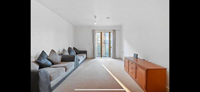 2 Bedroom Flat To Rent In Trout Road, Yiewsley, West Drayton, UB7