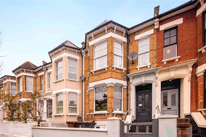 3 Bedroom Flat To Rent In Thistlewaite Road, Clapton, London, E5