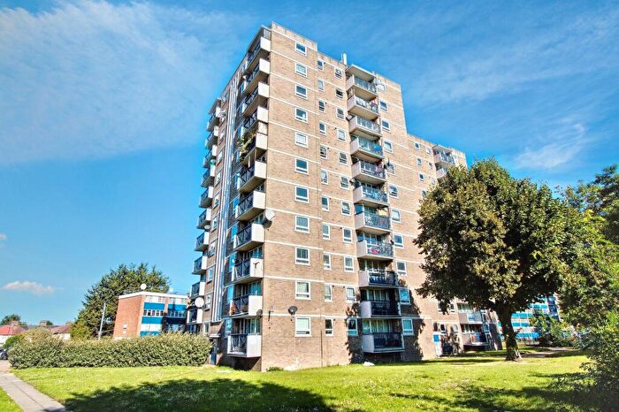 1 Bedroom Flat For Sale In Flat Gainsborough House, Ayley Croft, Enfield, Middlesex, EN1