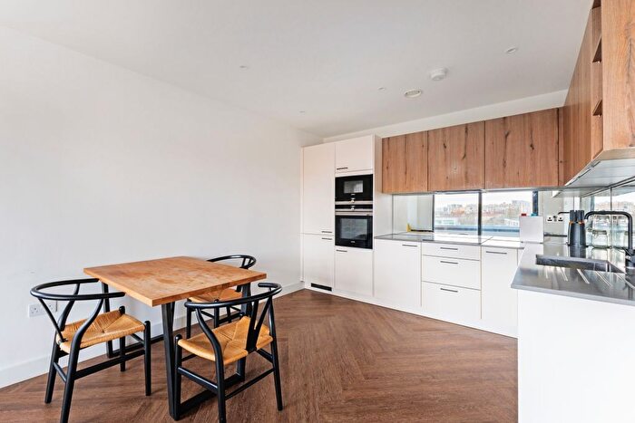 2 Bedroom Flat To Rent In Amparo House, Greenwich, SE10