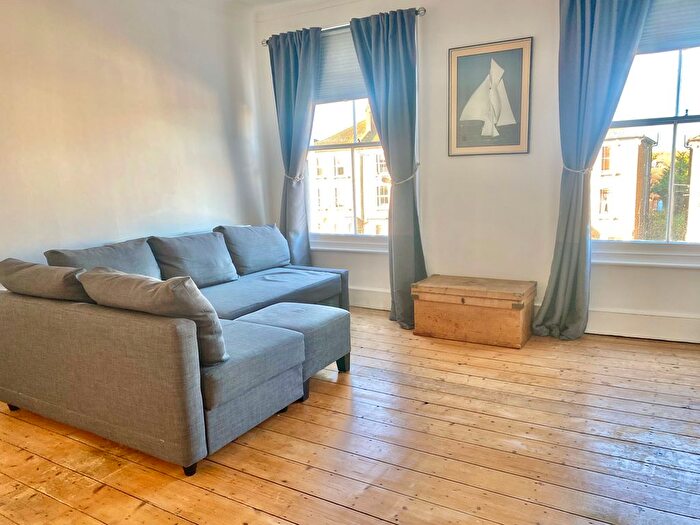 2 Bedroom Flat To Rent In Grosvenor Road, Wanstead, E11