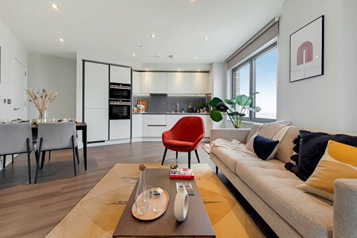 2 Bedroom Flat To Rent In Uncle Southall, Southall, London, UB2