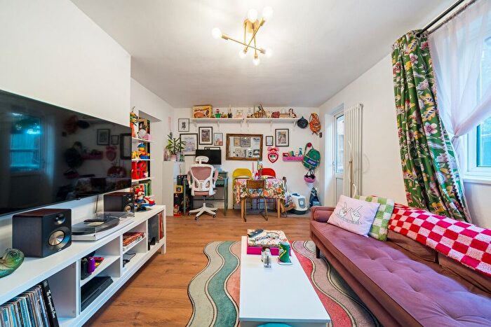 2 Bedroom Flat For Sale In Bethwin Road, London, SE5