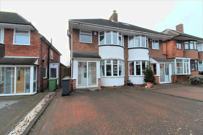 3 Bedroom Semi-Detached House To Rent In Wichnor Road, Solihull, West Midlands, B92