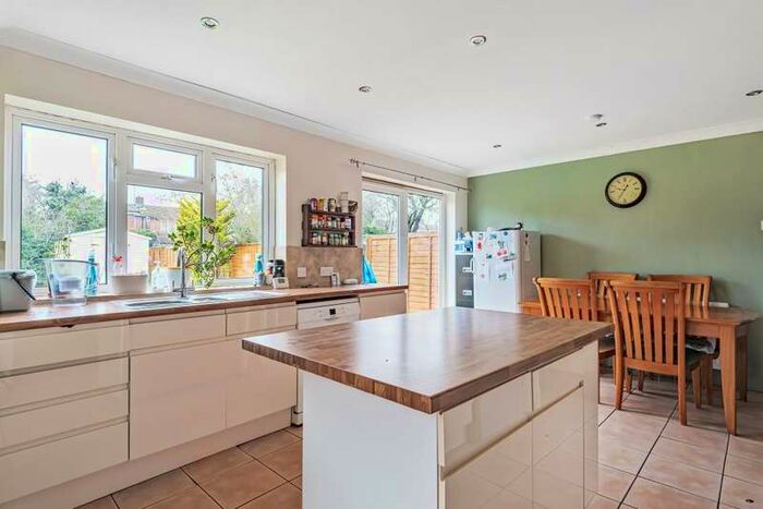 3 Bedroom Semi-Detached House To Rent In Falmouth Road, Reading, RG2