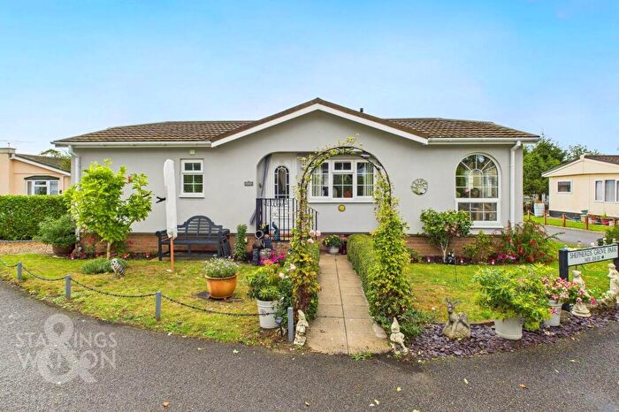 2 Bedroom Park Home For Sale In Shepherds Grove Park, Stanton, Bury St Edmunds, IP31