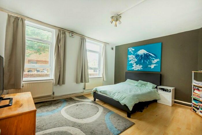 4 Bedroom Flat To Rent In Wyfold Road, Fulham, SW6