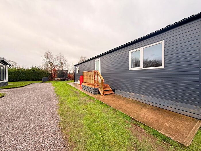 2 Bedroom Lodge To Rent In Feoffee Common Lane, Pocklington, York, YO42