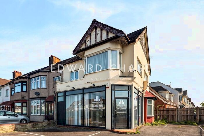 2 Bedroom Flat To Rent In Woodford Avenue, Gants Hill, IG2