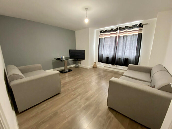 2 Bedroom Apartment To Rent In Whiteoak Road, Fallowfield, M14