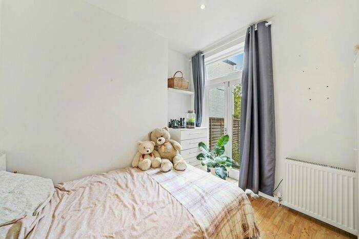 2 Bedroom Flat For Sale In Lechmere Road, Willesden Green, NW2