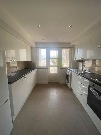 3 Bedroom Flat To Rent In Eastleigh Road, London, E17