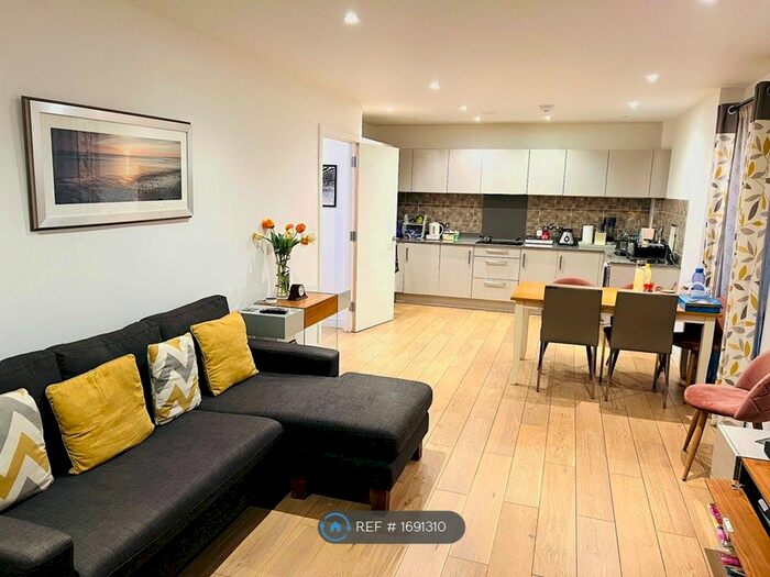 3 Bedroom Flat To Rent In Atlantic Building, London, E15