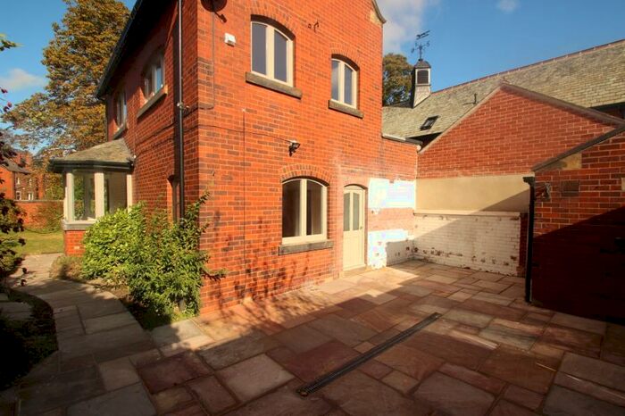 3 Bedroom Cottage To Rent In Lidgett Park Avenue, Roundhay, Leeds, LS8